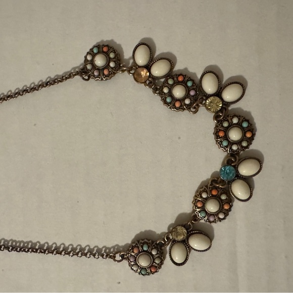 Elegant Multi-Color Floral Necklace - Picture 1 of 3